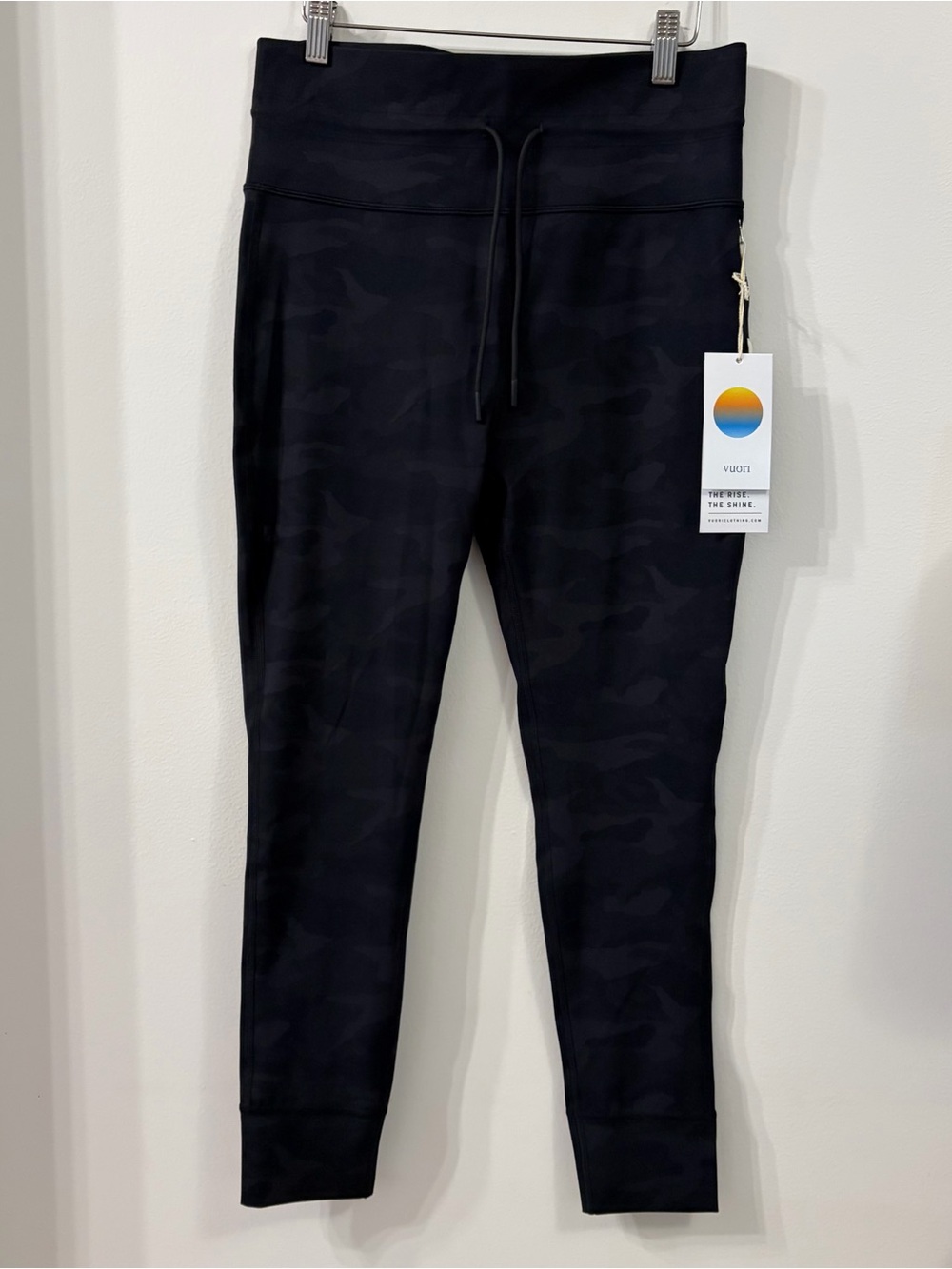 Vuori Women’s XL Daily Legging Black Camo High Rise Drawstring NWT Athleisure